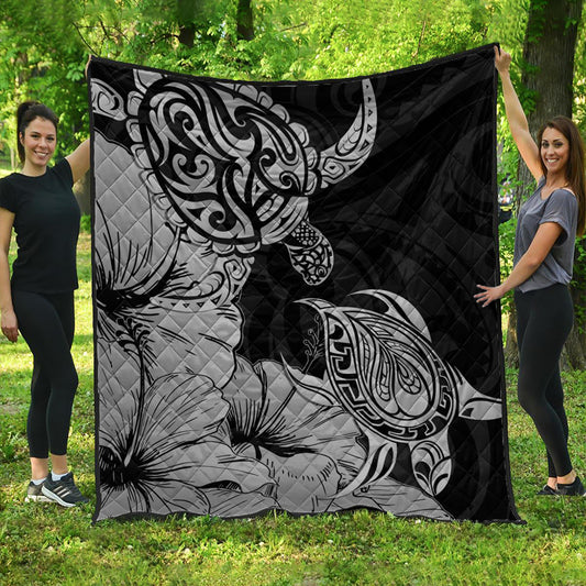 Hawaii Turtle Premium Quilt Polynesian Hibiscus Art Gray