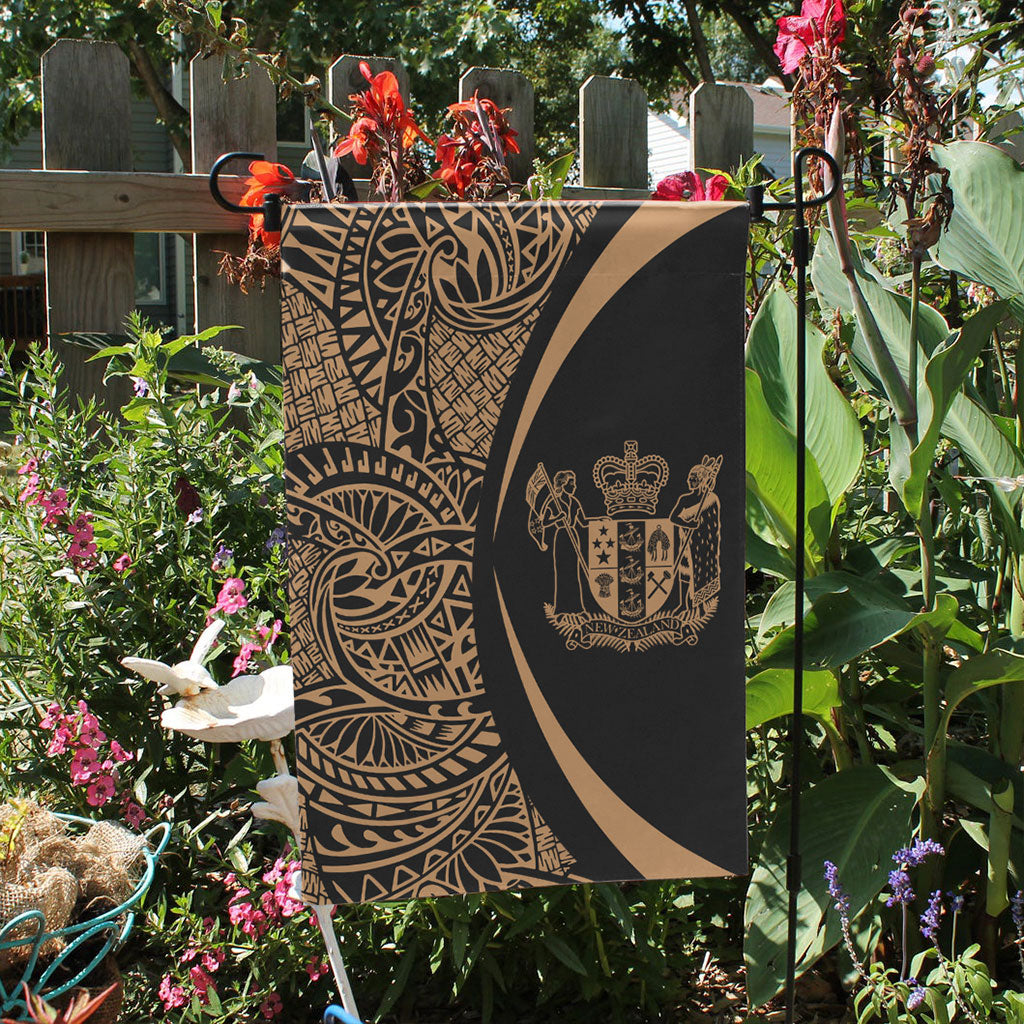 New Zealand Garden Flag Lauhala Circle Gold