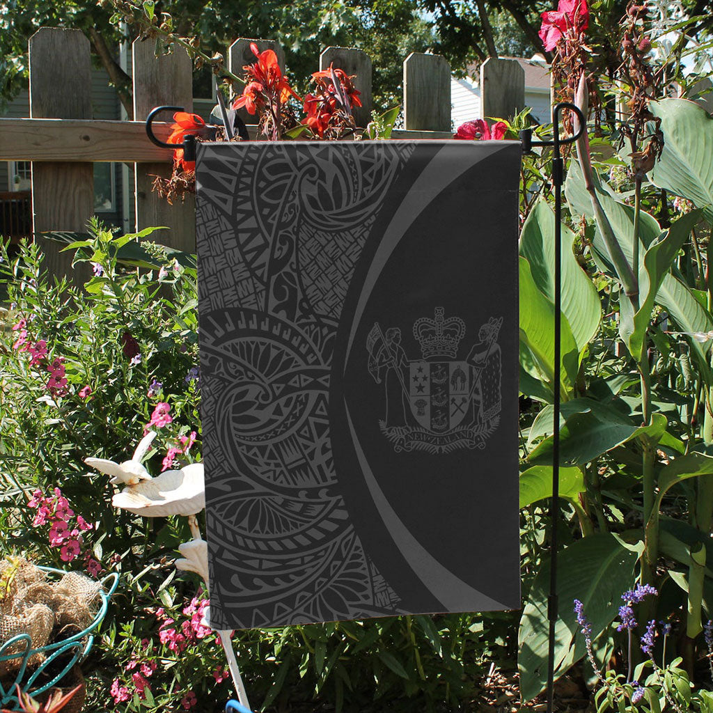 New Zealand Garden Flag Lauhala Circle Grey