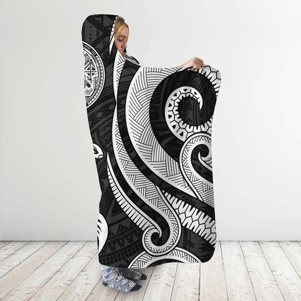 American Samoa Hooded Blanket - White Tentacle Turtle