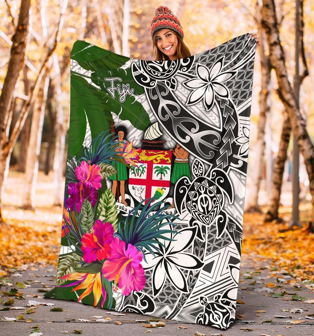 Fiji Premium Blanket White - Turtle Plumeria Banana Leaf Crest