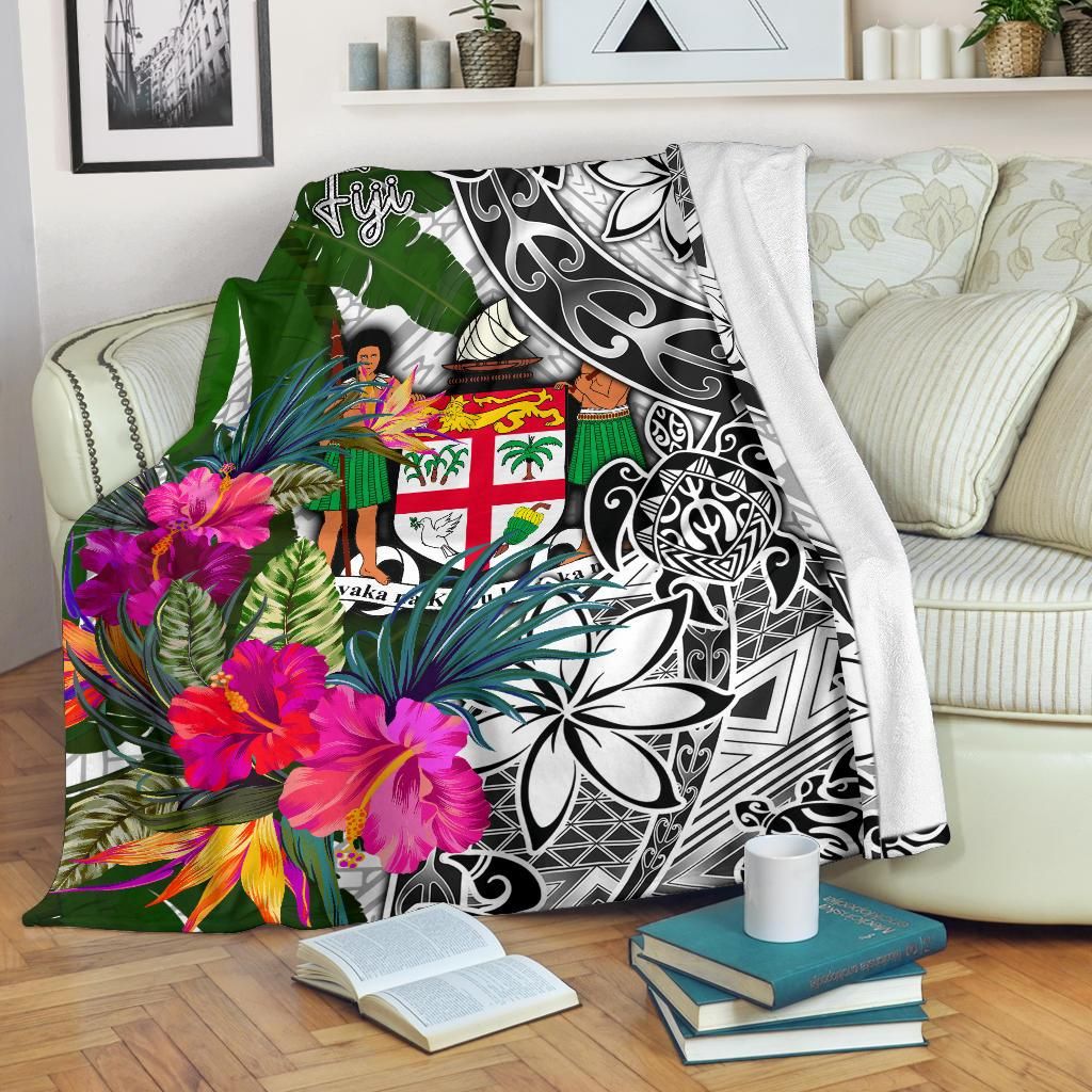 Fiji Premium Blanket White - Turtle Plumeria Banana Leaf Crest