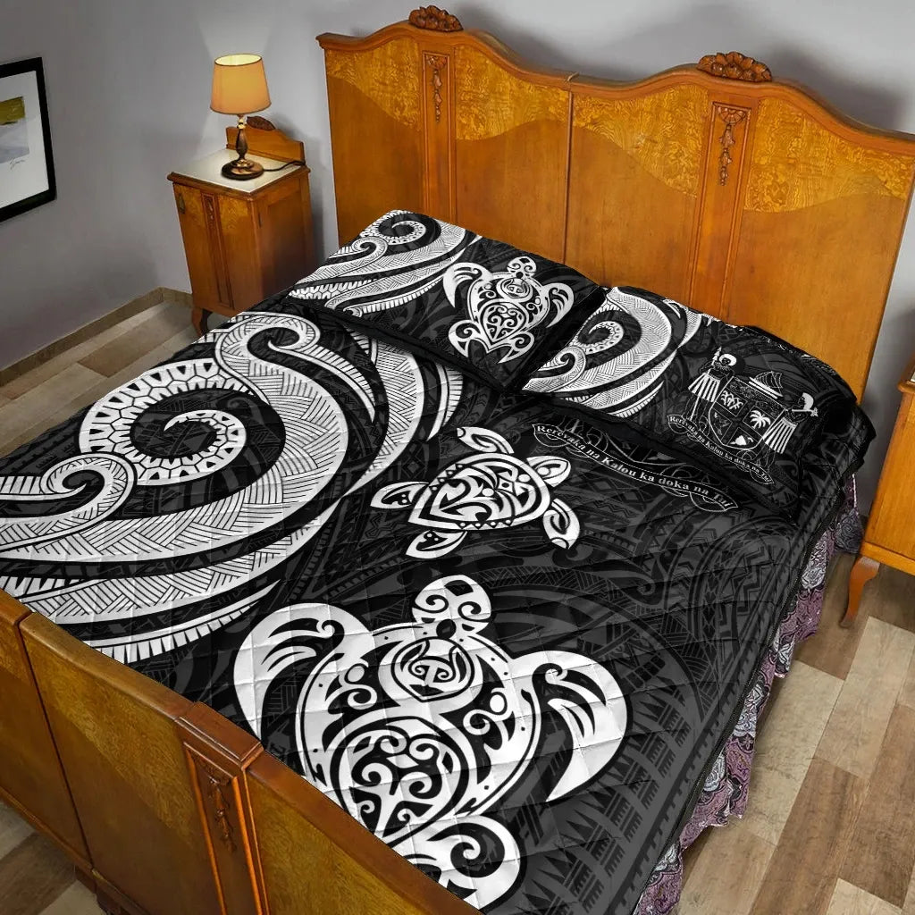 Fiji Quilt Bed Set - White Tentacle Turtle Crest