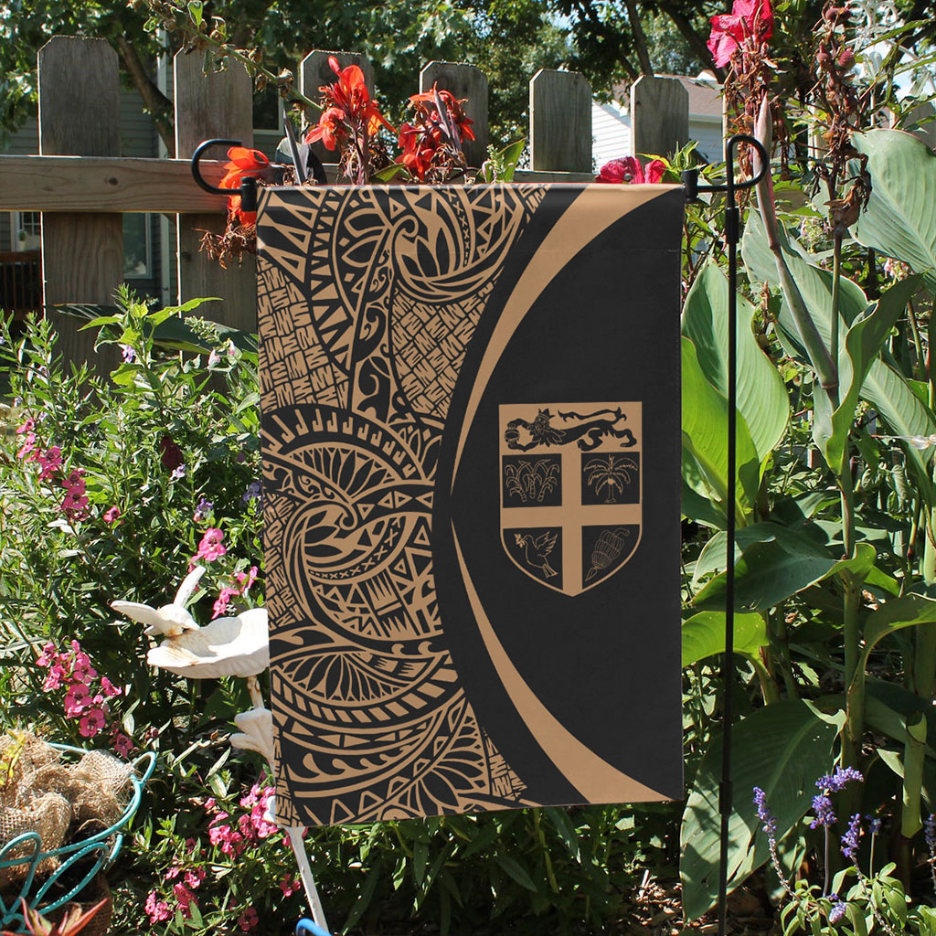 Fiji Garden Flag Lauhala Circle Gold