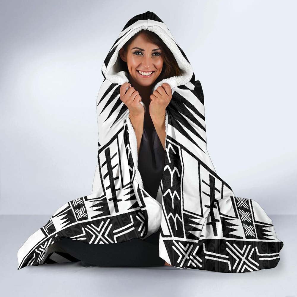 Gambier Islands Hooded Blanket - Polynesian Tattoo Black