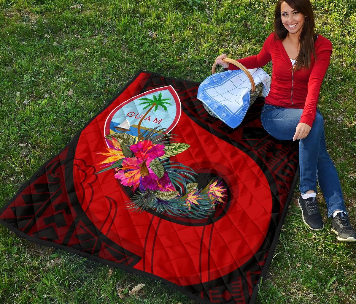 Guam Premium Quilt - Polynesian Hook And Hibiscus (Red)