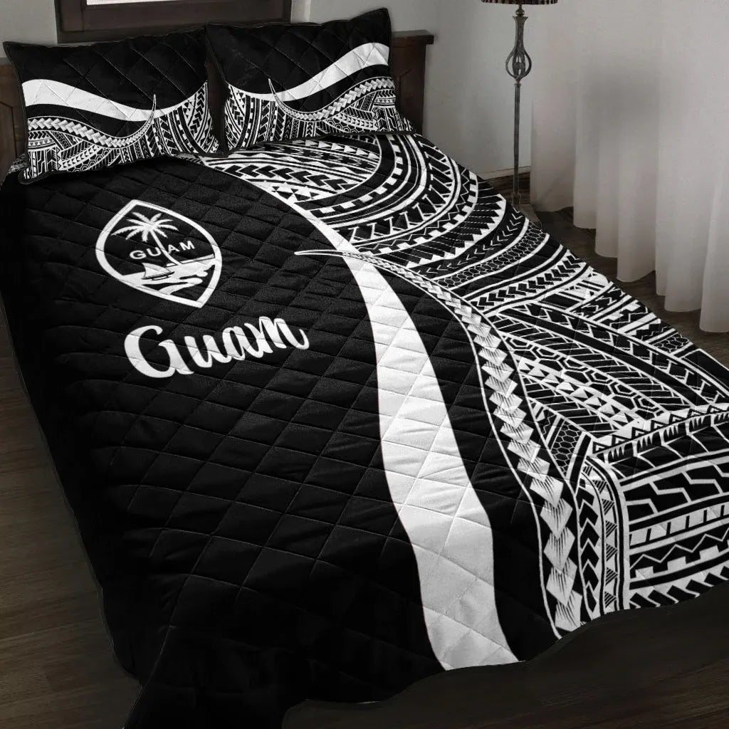 Guam Quilt Bed Set - White Polynesian Tentacle Tribal Pattern