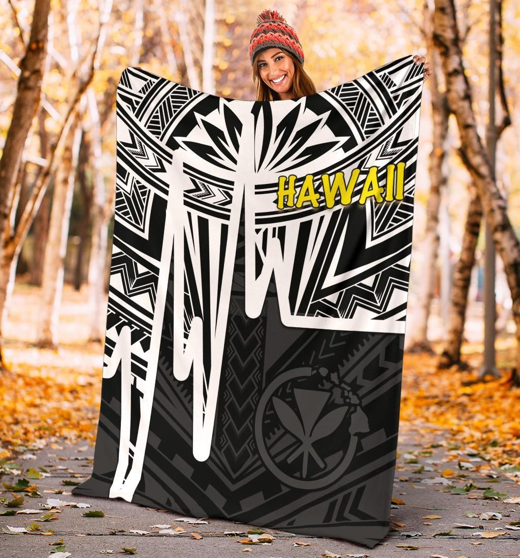 Hawaii Premium Blanket - Kanaka Maoli With Polynesian Pattern In Heartbeat Style (Black,White)