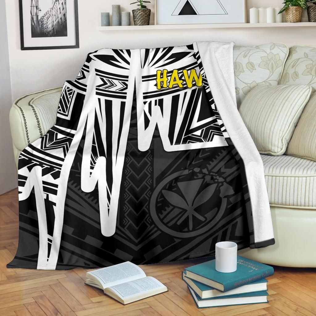 Hawaii Premium Blanket - Kanaka Maoli With Polynesian Pattern In Heartbeat Style (Black,White)