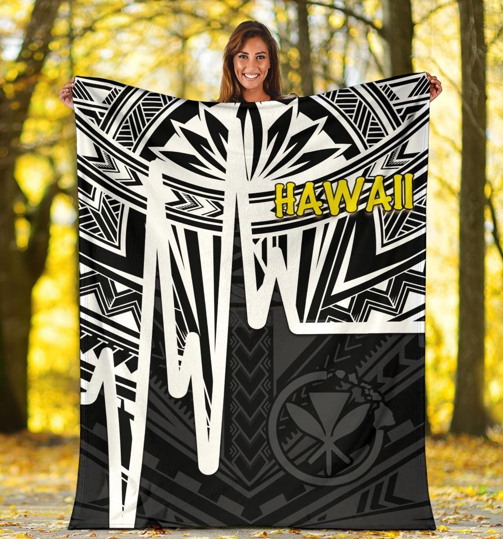 Hawaii Premium Blanket - Kanaka Maoli With Polynesian Pattern In Heartbeat Style (Black,White)