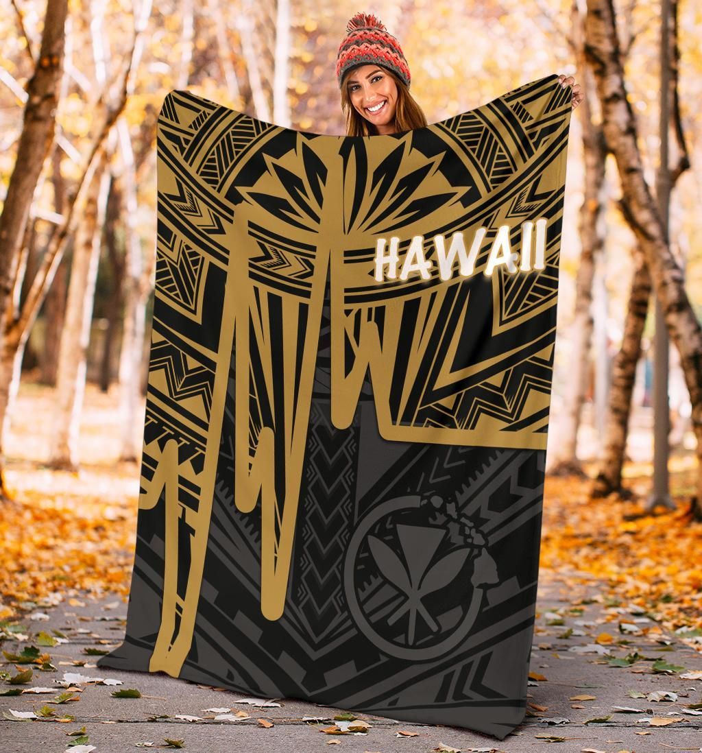 Hawaii Premium Blanket - Kanaka Maoli With Polynesian Pattern In Heartbeat Style (Gold)