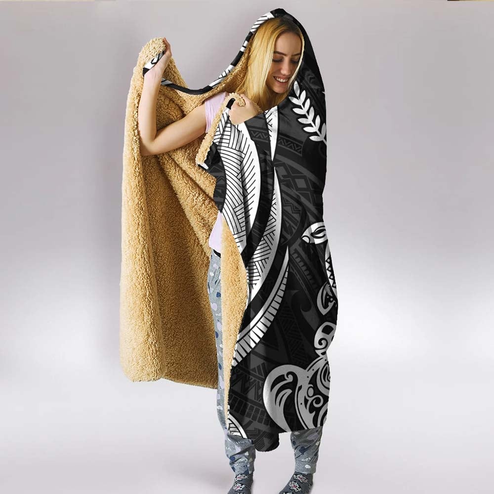 Kosrae Hooded Blanket - White Tentacle Turtle
