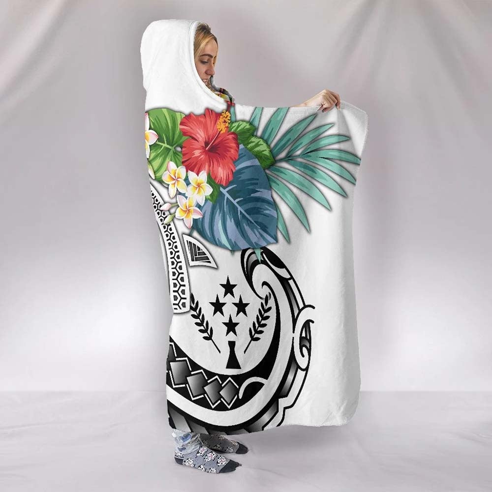 Kosrae Polynesian Hooded Blanket - Summer Plumeria (White)