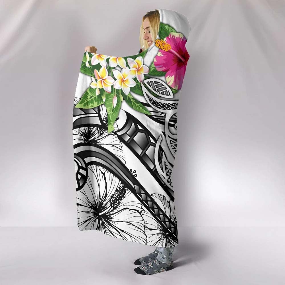 Kosrae Polynesian Hooded Blanket - Summer Plumeria (White)