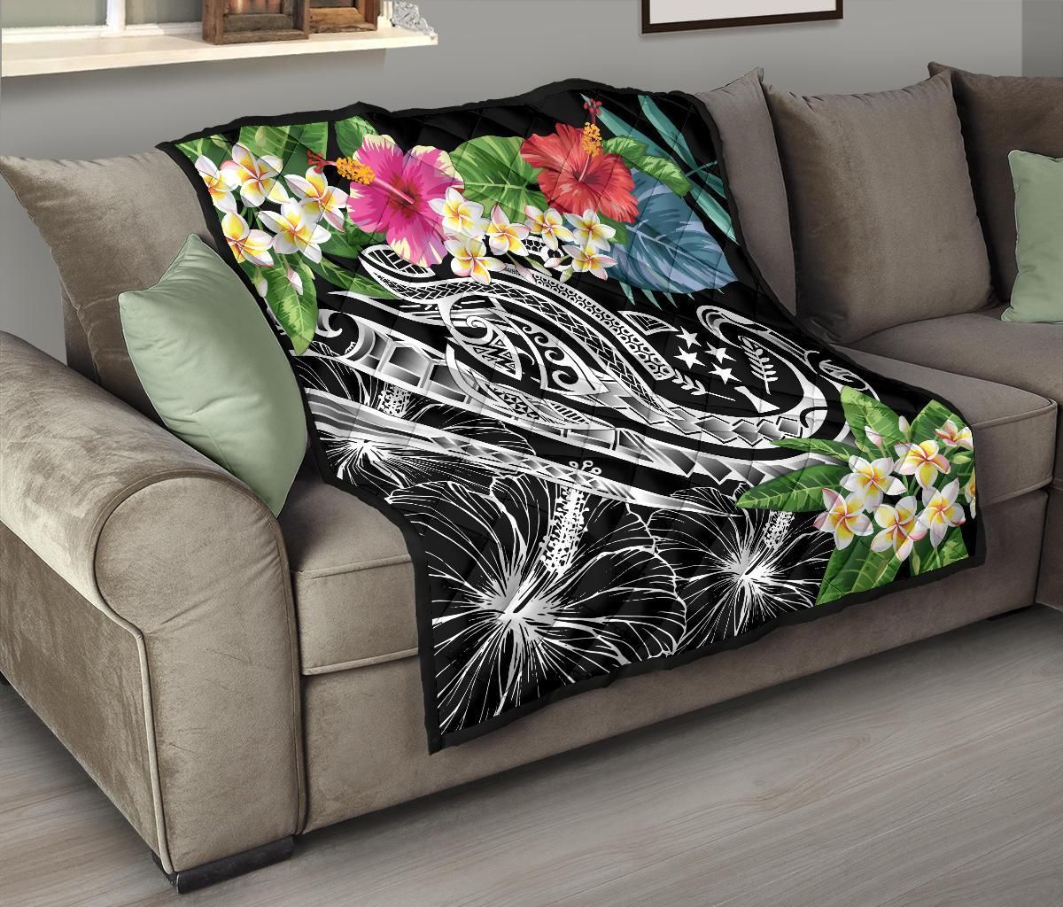 Kosrae Polynesian Premium Quilt - Summer Plumeria (Black)