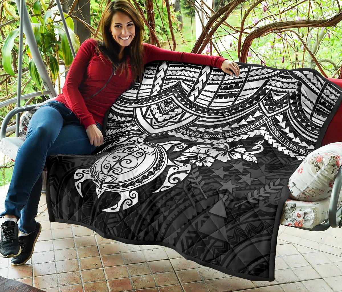 Kosrae Polynesian Premium Quilt - White Turtle