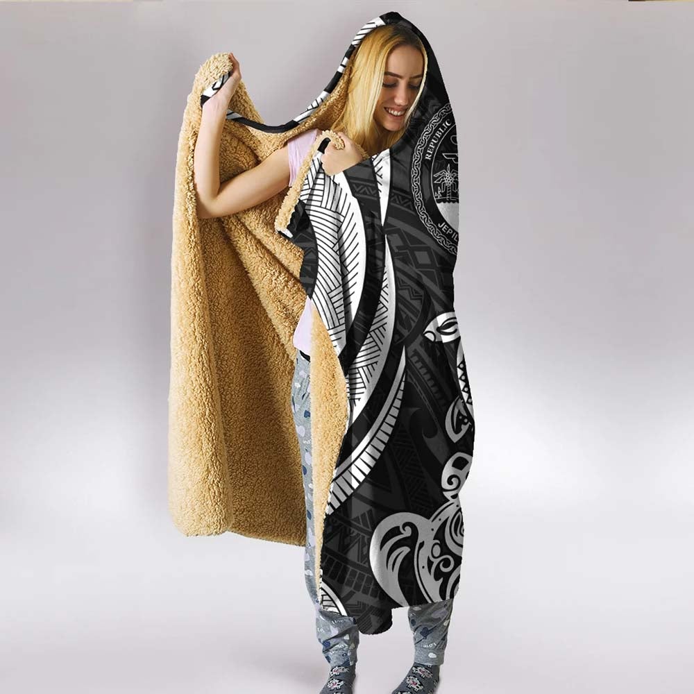 Marshall Islands Hooded Blanket - White Tentacle Turtle Crest