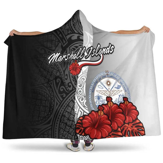Marshall Islands Polynesian Hooded Blanket- Coat Of Arm With Hibiscus White