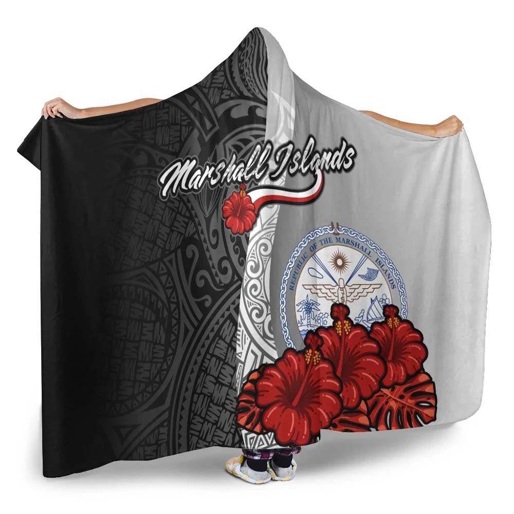 Marshall Islands Polynesian Hooded Blanket- Coat Of Arm With Hibiscus White