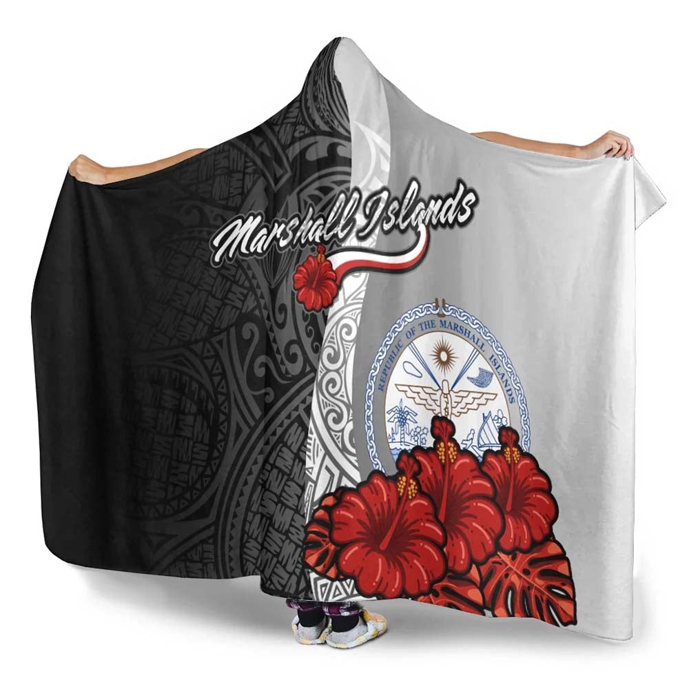 Marshall Islands Polynesian Hooded Blanket- Coat Of Arm With Hibiscus White