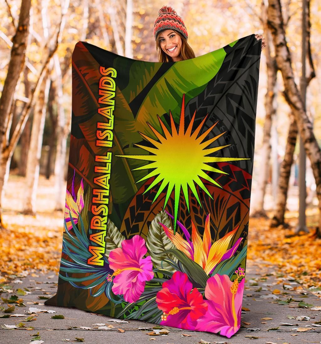 Marshall Islands Polynesian Premium Blanket -  Hibiscus and Banana Leaves