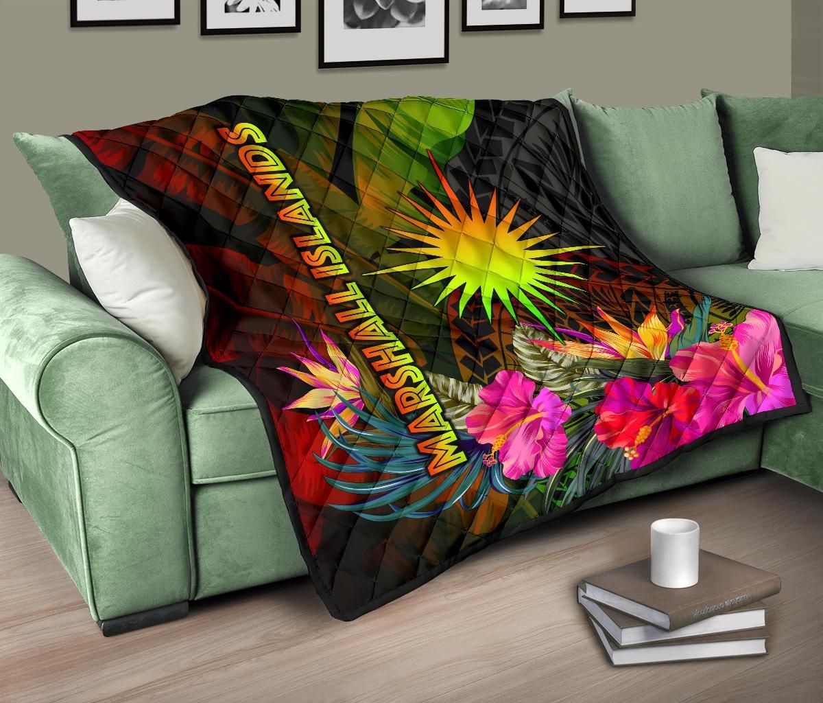 Marshall Islands Polynesian Premium Quilt -  Hibiscus and Banana Leaves