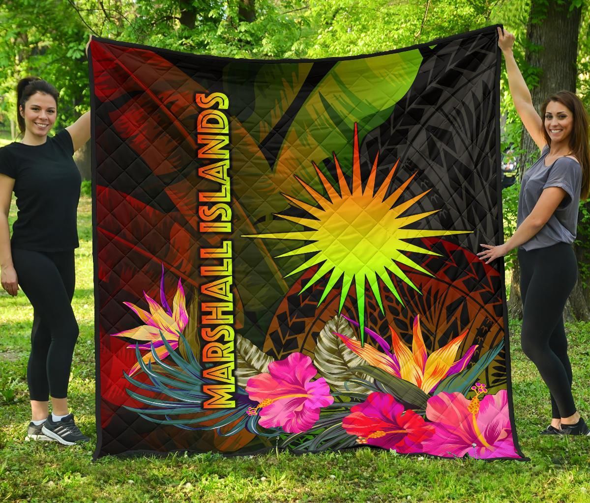 Marshall Islands Polynesian Premium Quilt -  Hibiscus and Banana Leaves