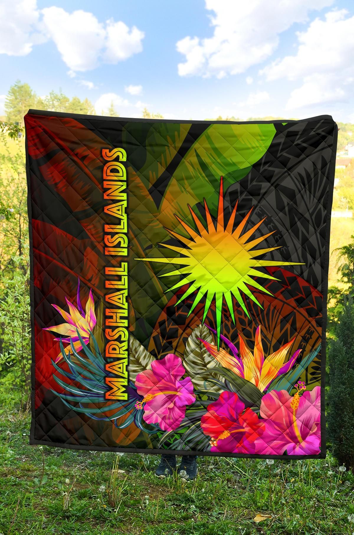 Marshall Islands Polynesian Premium Quilt -  Hibiscus and Banana Leaves