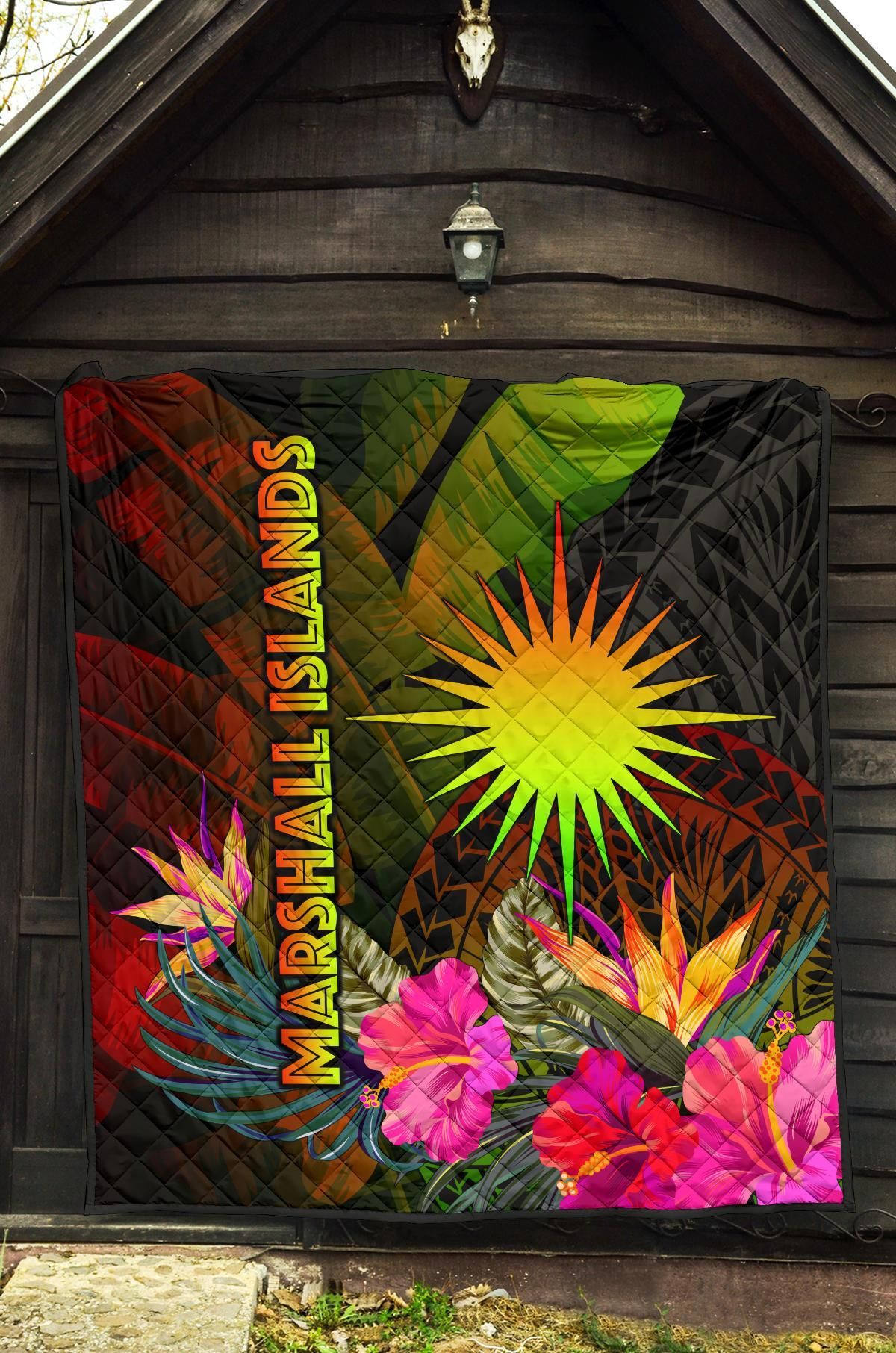 Marshall Islands Polynesian Premium Quilt -  Hibiscus and Banana Leaves