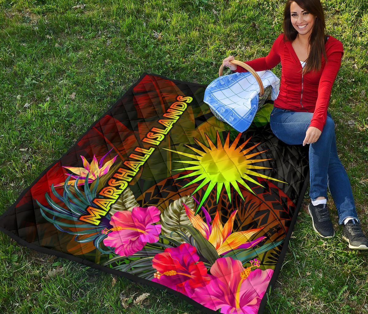 Marshall Islands Polynesian Premium Quilt -  Hibiscus and Banana Leaves