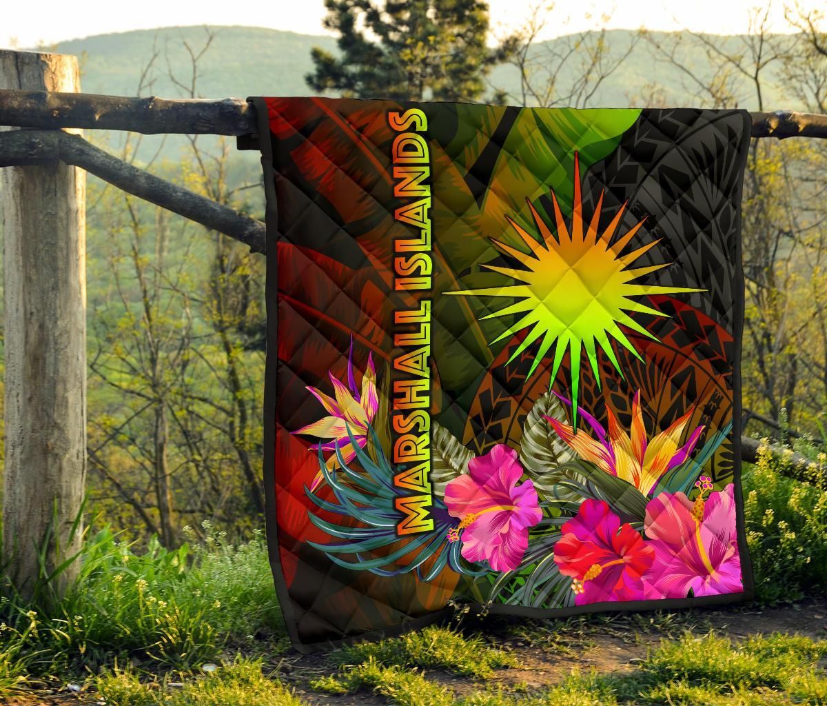 Marshall Islands Polynesian Premium Quilt -  Hibiscus and Banana Leaves