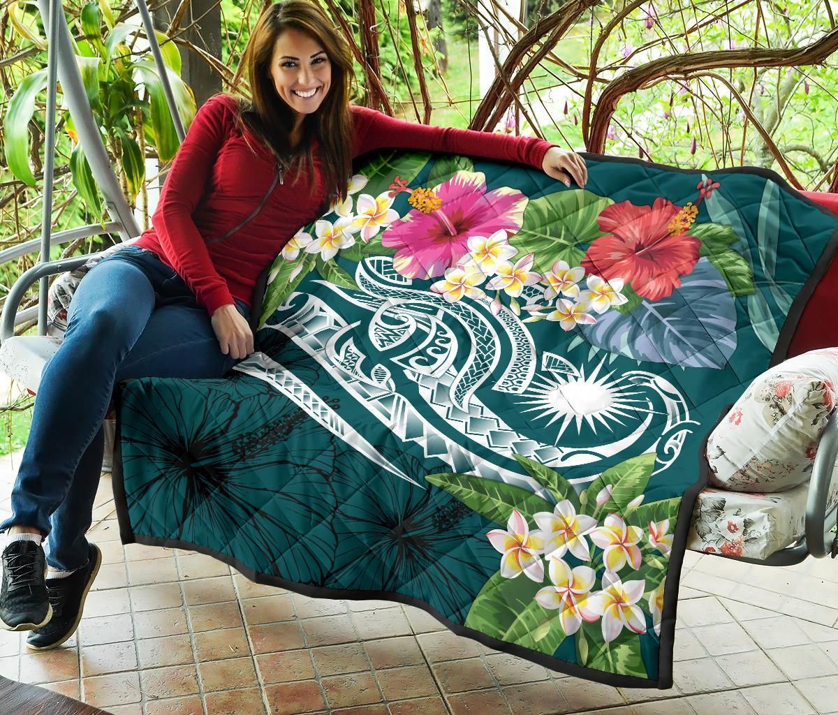 Marshall Islands Polynesian Premium Quilt - Summer Plumeria (Turquoise)