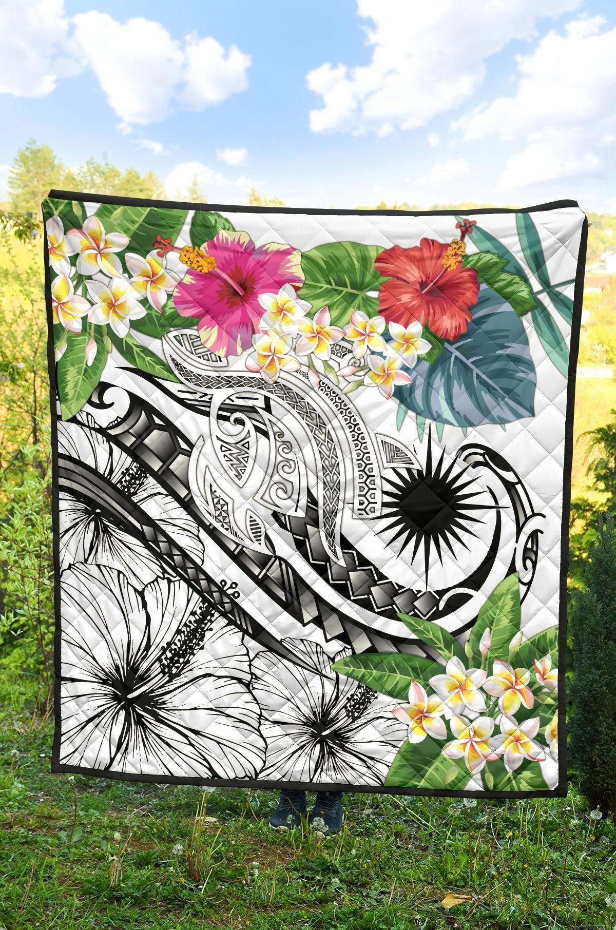 Marshall Islands Polynesian Premium Quilt - Summer Plumeria (White)