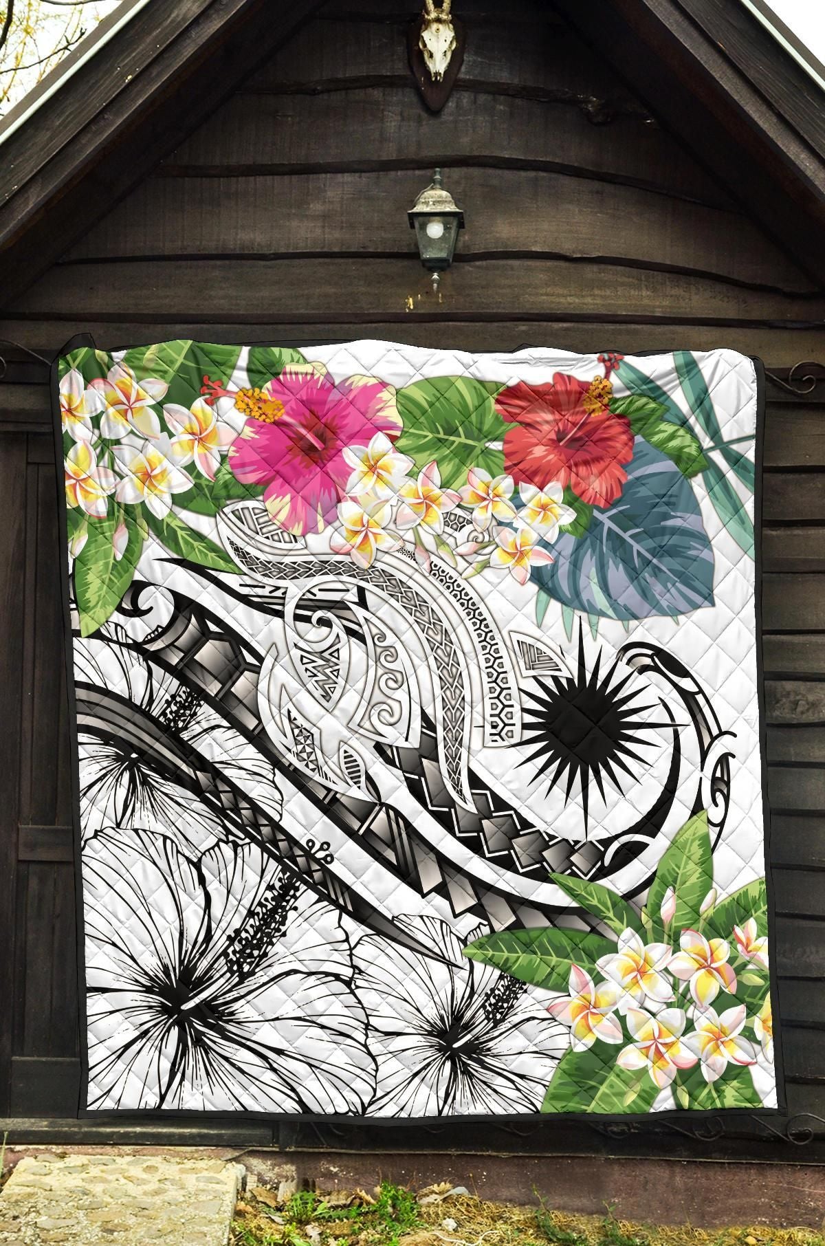 Marshall Islands Polynesian Premium Quilt - Summer Plumeria (White)