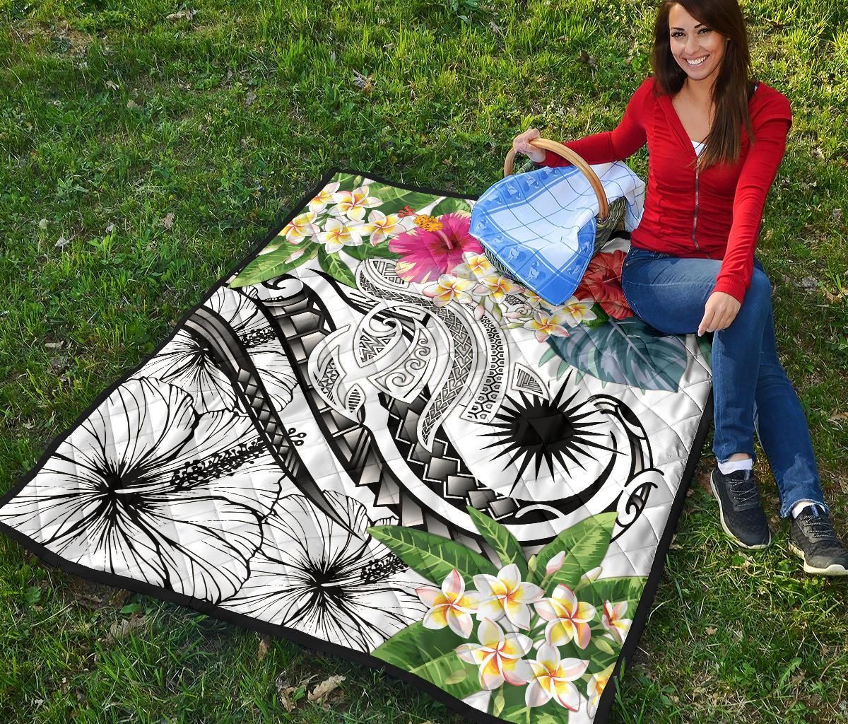 Marshall Islands Polynesian Premium Quilt - Summer Plumeria (White)