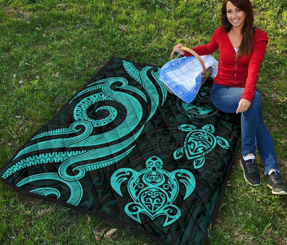 Marshall Islands Premium Quilt - Turquoise Tentacle Turtle Crest