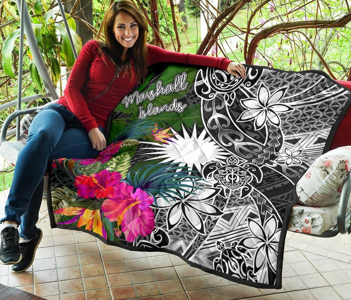 Marshall Islands Premium Quilt - Turtle Plumeria Banana Leaf