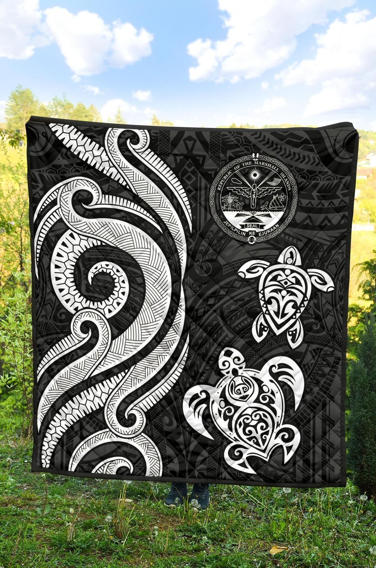 Marshall Islands Premium Quilt - White Tentacle Turtle Crest