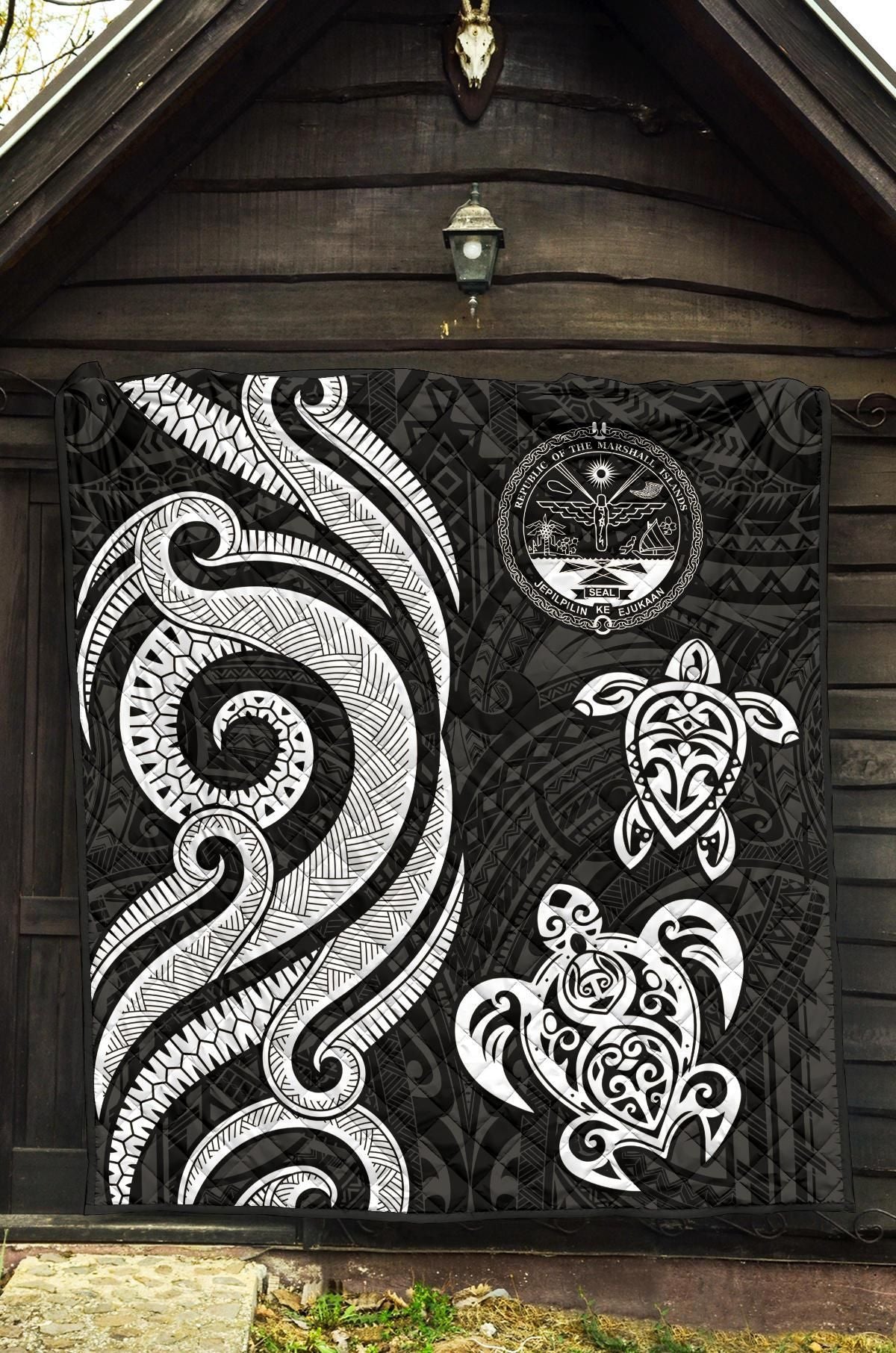 Marshall Islands Premium Quilt - White Tentacle Turtle Crest