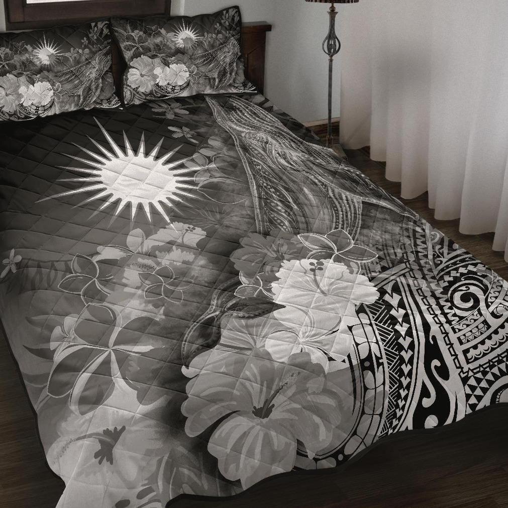Marshall Islands Quilt Bed Set - Humpback Whale with Tropical Flowers (White)