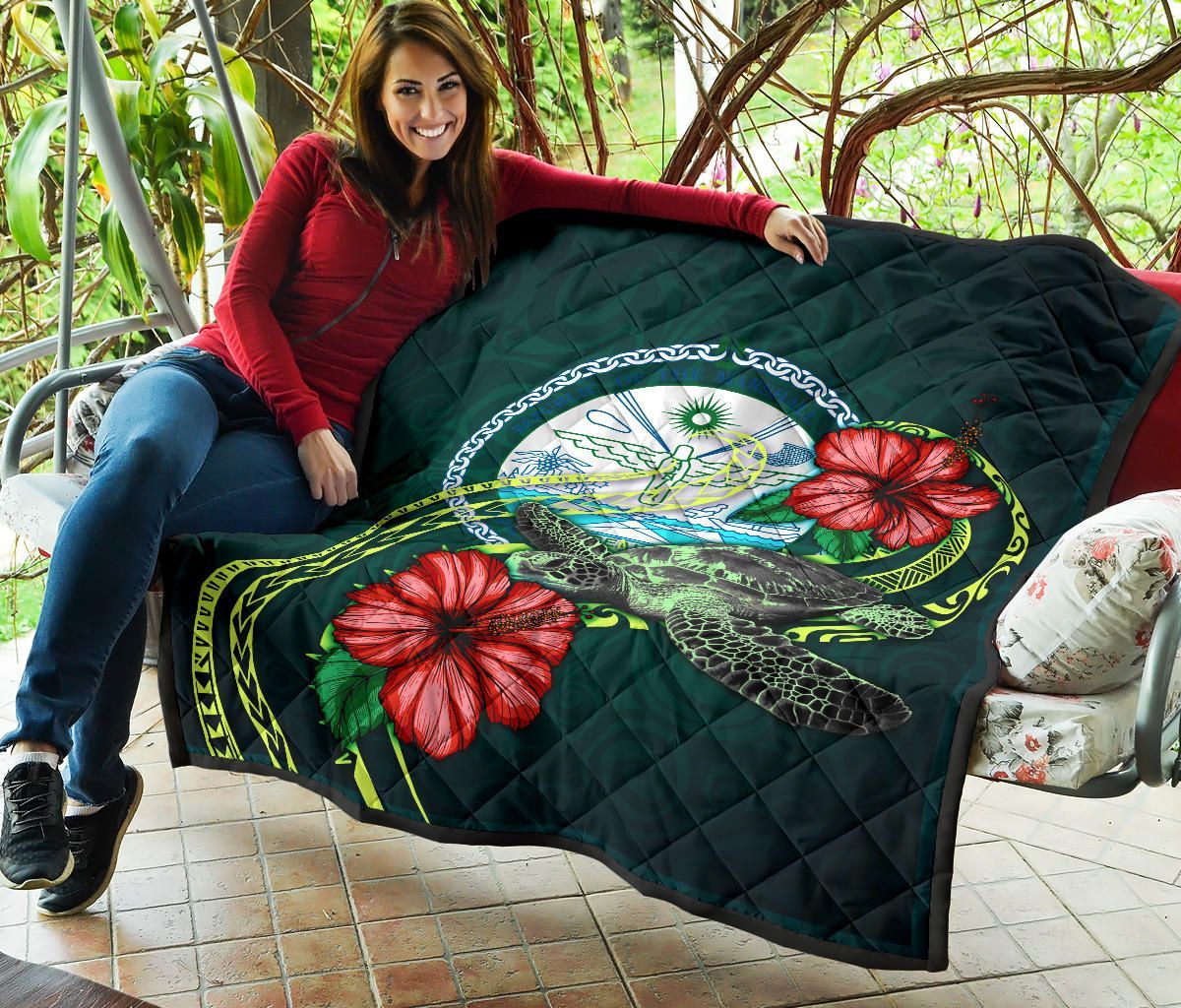Marshall Polynesian Premium Quilt - Green Turtle Hibiscus