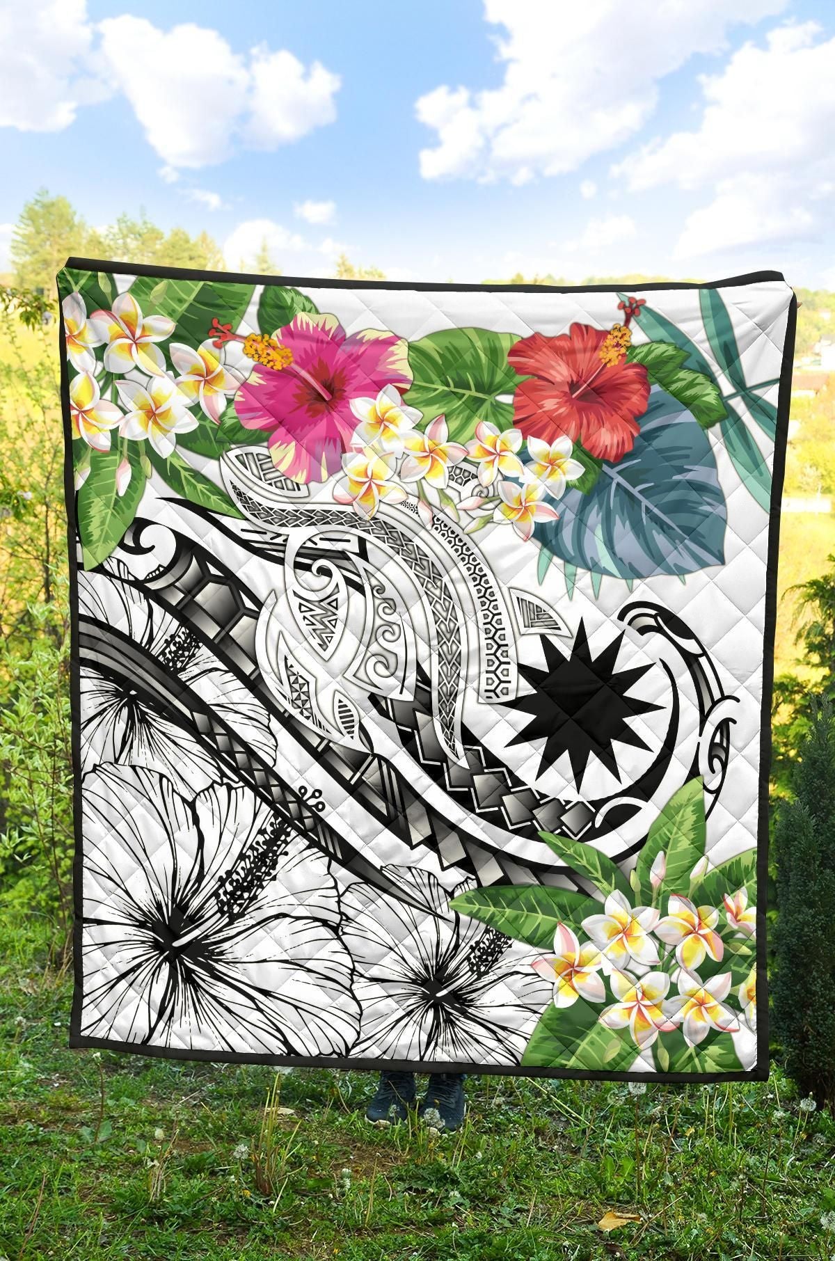 Nauru Polynesian Premium Quilt - Summer Plumeria (White)