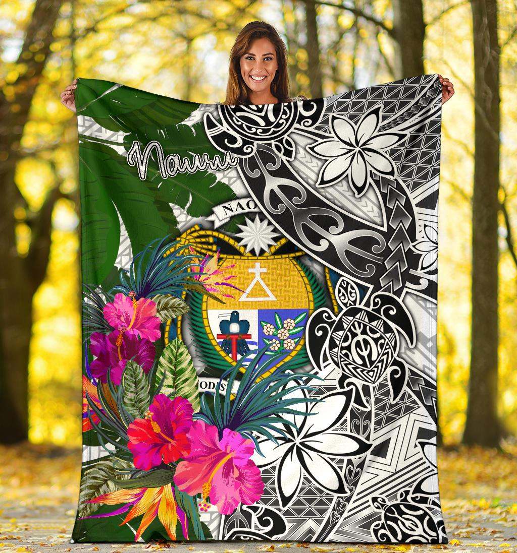 Nauru Premium Blanket White - Turtle Plumeria Banana Leaf Crest