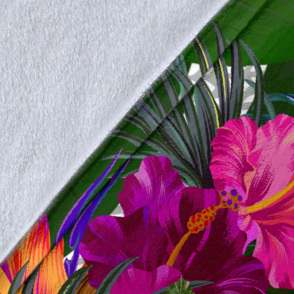 Nauru Premium Blanket White - Turtle Plumeria Banana Leaf Crest