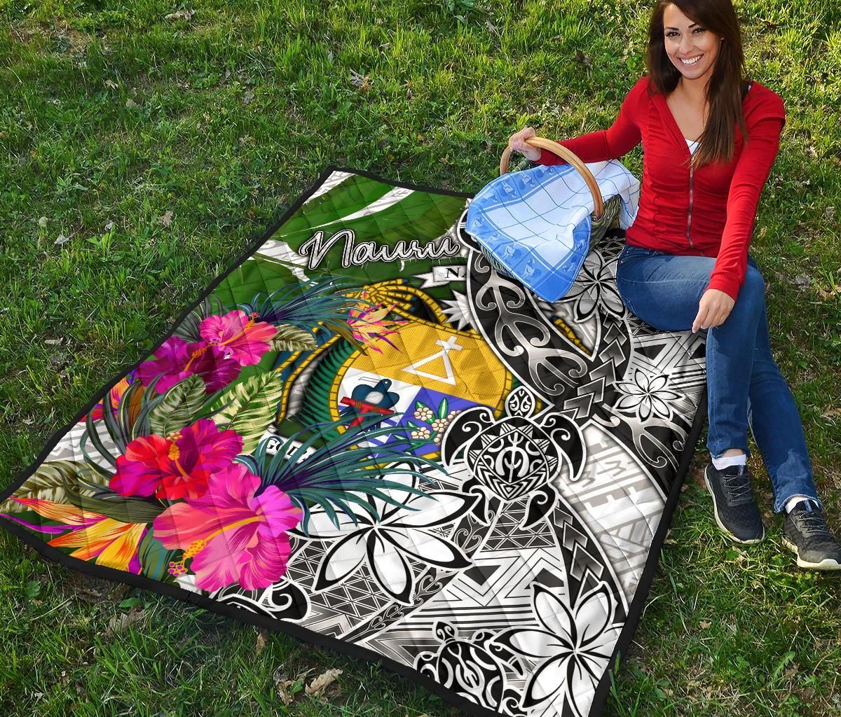 Nauru Premium Quilt White - Turtle Plumeria Banana Leaf Crest