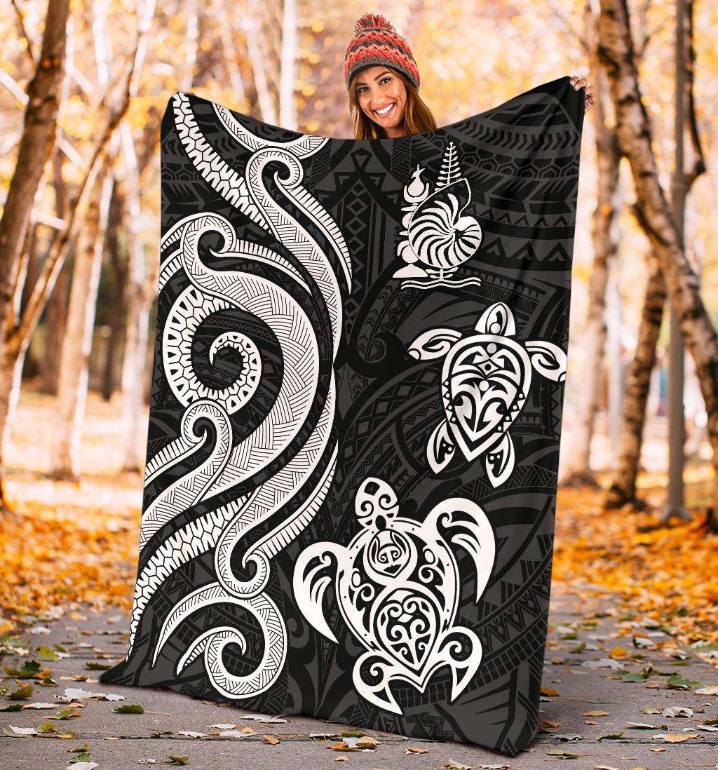 New Caledonia Premium Blanket - White Tentacle Turtle