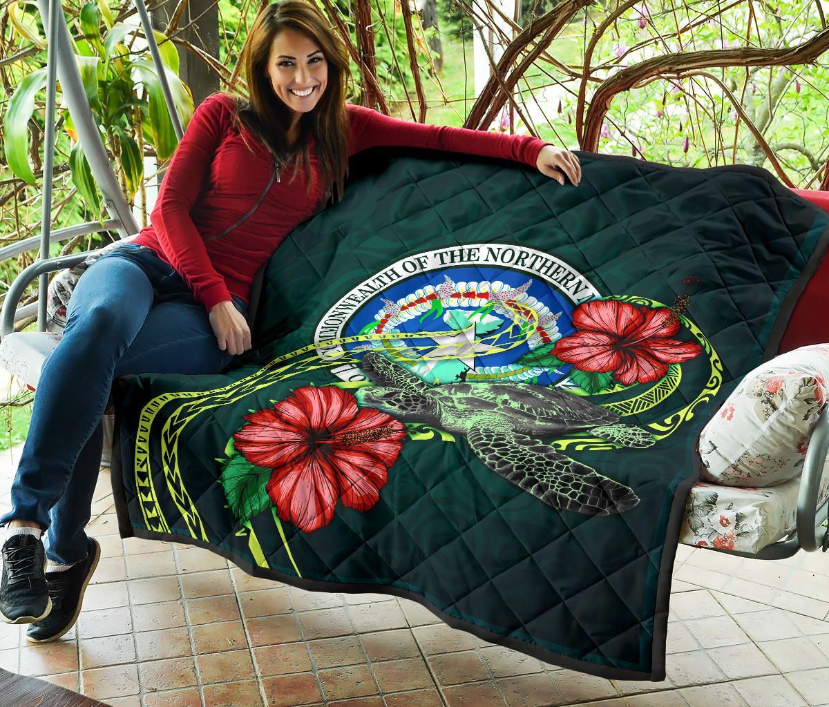 Northern Mariana Islands Polynesian Premium Quilt - Green Turtle Hibiscus
