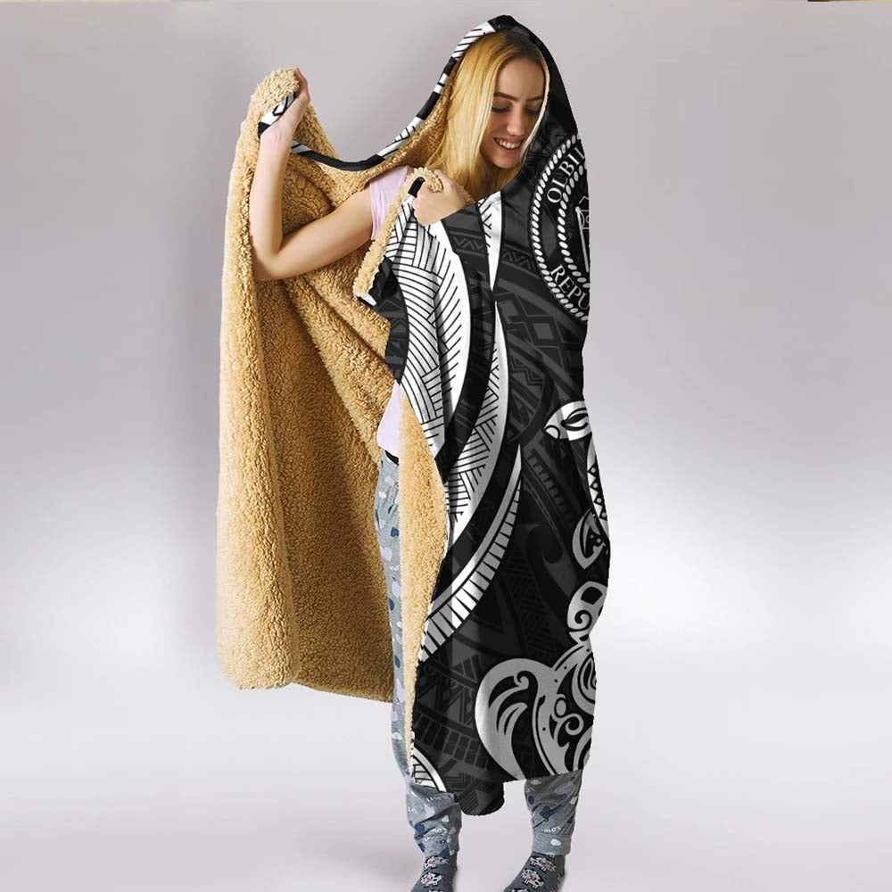 Palau Hooded Blanket - White Tentacle Turtle