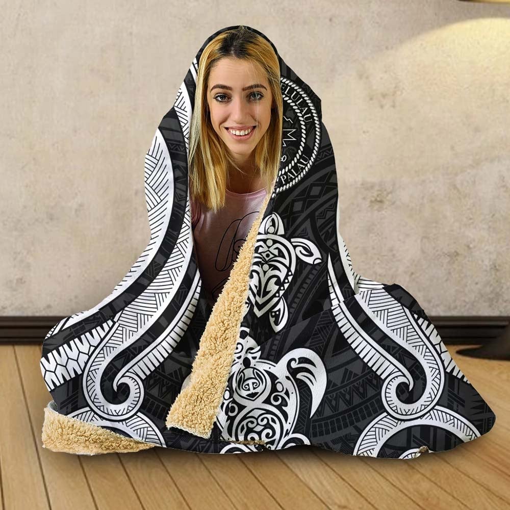 Palau Hooded Blanket - White Tentacle Turtle