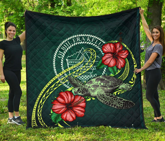 Palau Polynesian Premium Quilt - Green Turtle Hibiscus